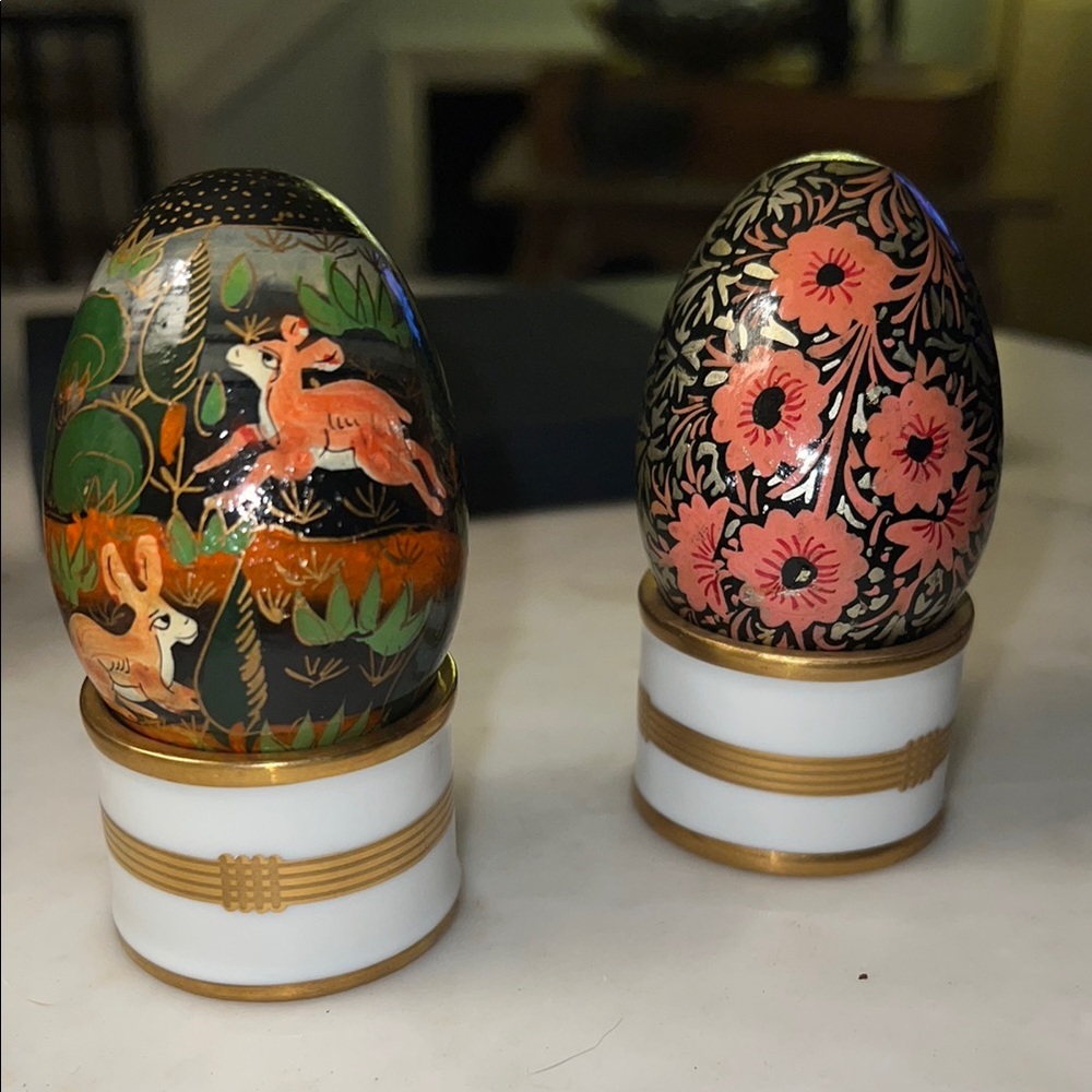 Set of 2 Vintage Russian Hand Painted Lacquered Eggs EEEUC